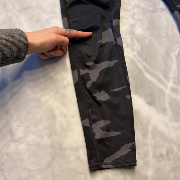 Athleta camo leggings. Black gray. Extra small - Picture 5 of 10